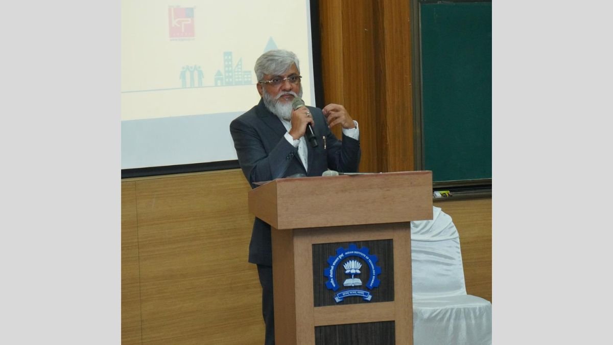 Dr. Faruk Patel calls upon IIT Bombay students to focus on innovation in solar energy